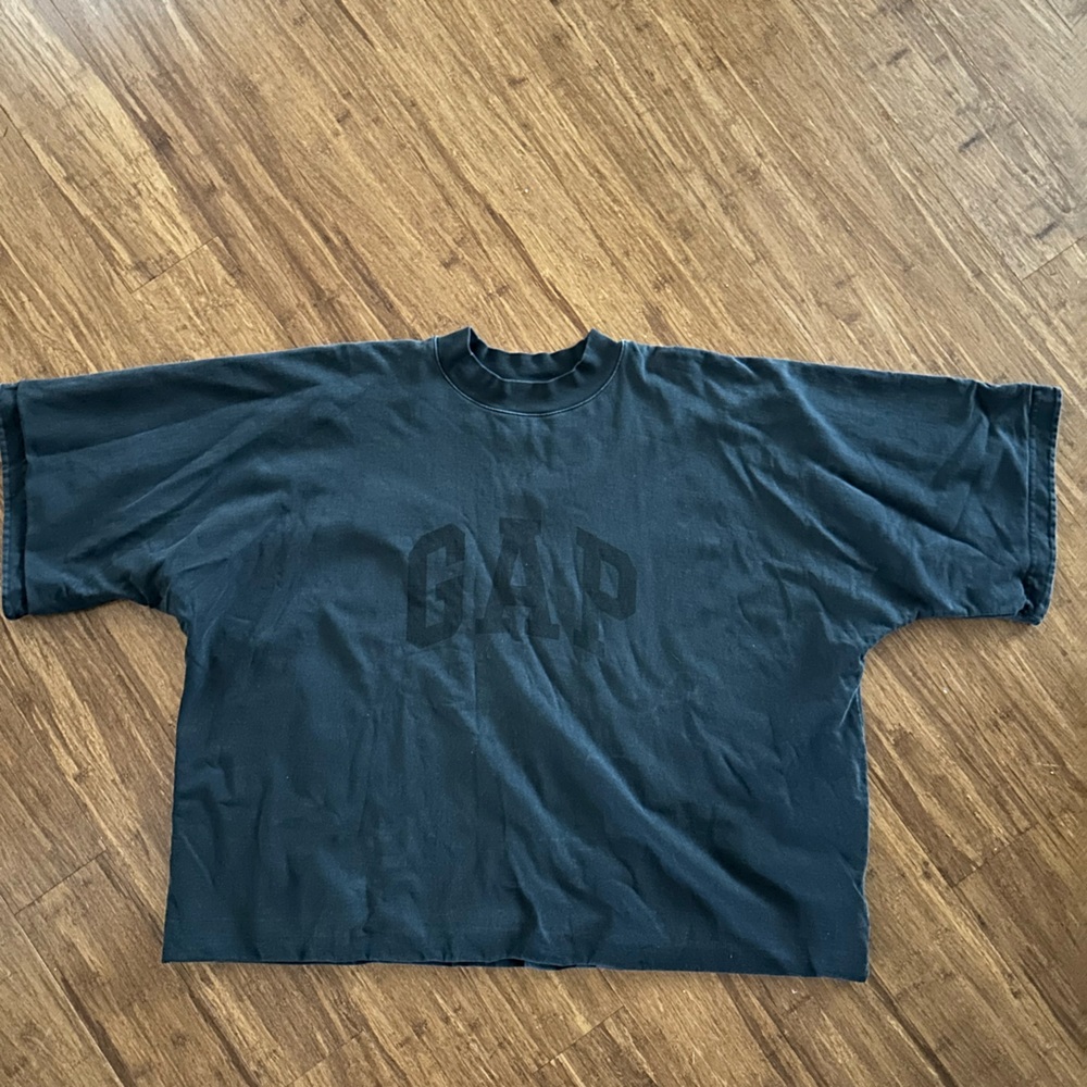 YEEZY GAP ENGINEERED BY BALENCIAGA
DOVE 3/4 SLEEVE TEE - Picture 4 of 5